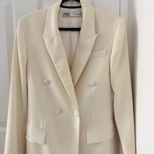 Fall ready! Brand new cream blazer